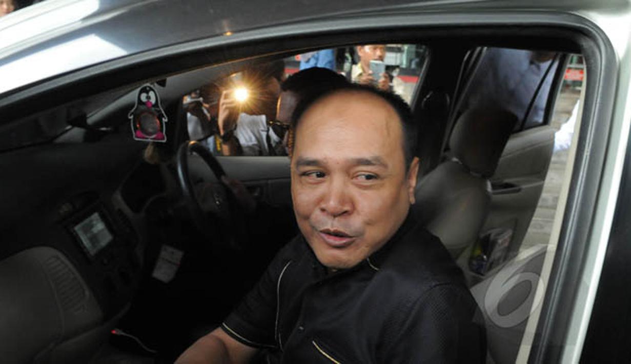 Supriansa, penghuni kamar apartemen The Capital Resident seusai memenuhi panggilan KPK di gedung KPK Jakarta, Senin (23/2/2015). (Liputan6.com/Herman Zakharia)