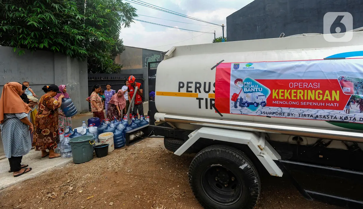 Sedikitnya ada 176 Kepala Keluarga (KK) yang mengalami krisis air bersih akibat kemarau panjang. (merdeka.com/Arie Basuki)