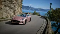 Maserati GranCabrio Folgore yang ditenagai powertrain tiga motor listrik. (Maserati)