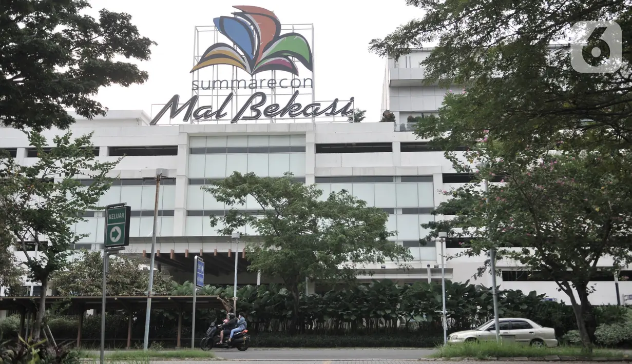 Suasana Sumarecon Mall Bekasi, Jawa Barat, Kamis (28/5/2020). Sumarecon Mall Bekasi akan menjadi mal percontohan dalam menerapkan New Normal di bidang perniagaan yang rencananya akan dibuka secara bertahap mulai 8 Juni seiring berakhirnya PSBB di Bekasi. (merdeka.com/Iqbal S. Nugroho)