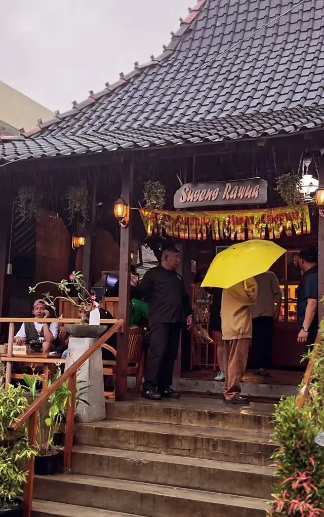 7 Potret warung makan Songoseng yang sempat jadi andalan pemasukan Nunung, kini sepi pembeli