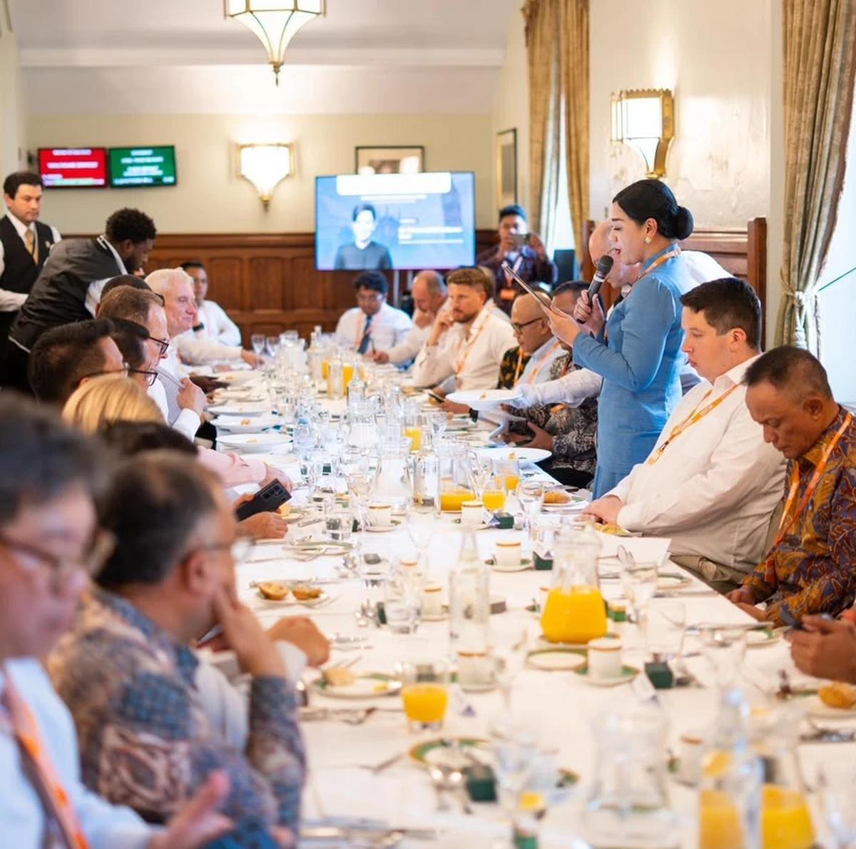 Ketua Dewan Komisioner OJK Friderica Widyasari Dewi saat menghadiri rangkaian London Climate Action Week (LCAW) 2026