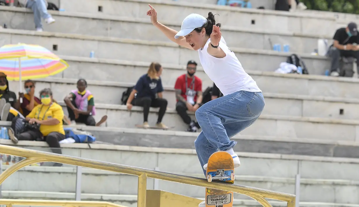 Charlotte Hym, dari Prancis, berlaga di Kejuaraan Dunia Skateboard Jalanan, ajang kualifikasi untuk Olimpiade Tokyo, di Roma, Italia (2/6/2021). Acara ini akan berlangsung dari 31 Mei hingga 6 Juni di Stadio Pietrangeli di kompleks olahraga Foro Italico di ibukota Italia. (Fabrizio Corradetti/LaPres