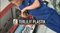 Nasib buruk dialami seekor anak anjing di China. Lahernya terlilit sampah botol plastik dan berhasil diselamatkan setelah 10 menit oleh petugas pemadam kebakaran.