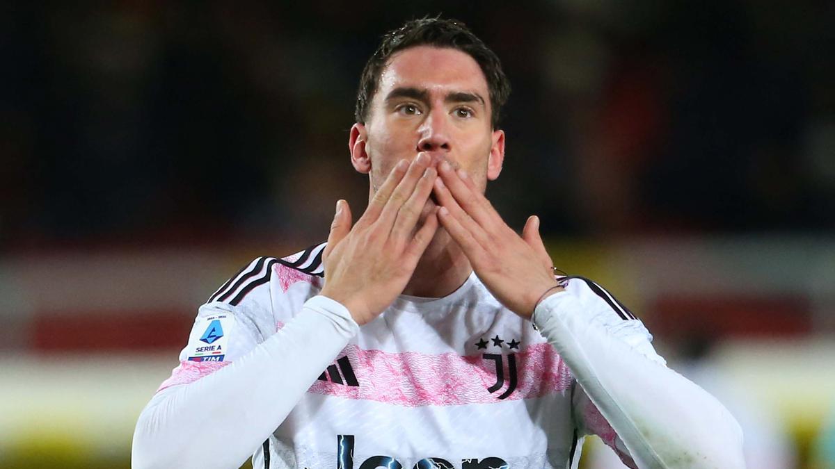 Aston Villa Tantang Arsenal dalam Perburuan Striker Juventus Dusan Vlahovic