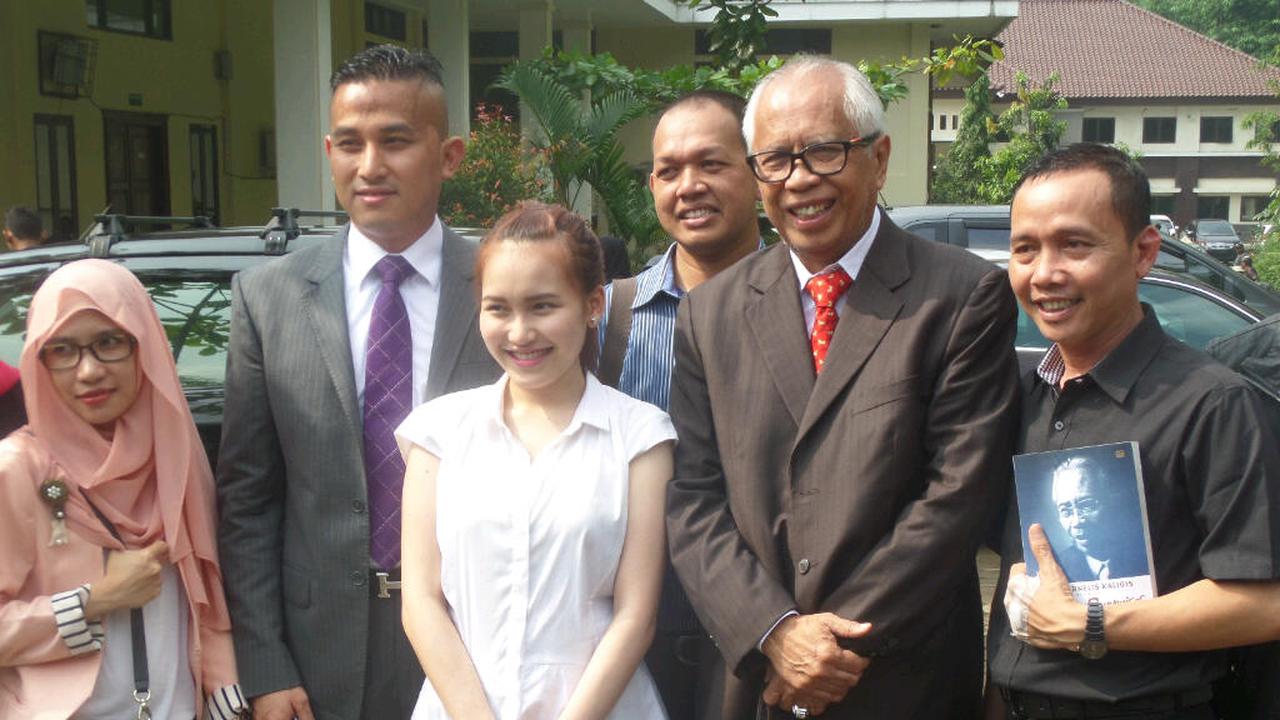 Jalani Sidang Perdana, Ayu Ting Ting: <i>Slow</i> Saja