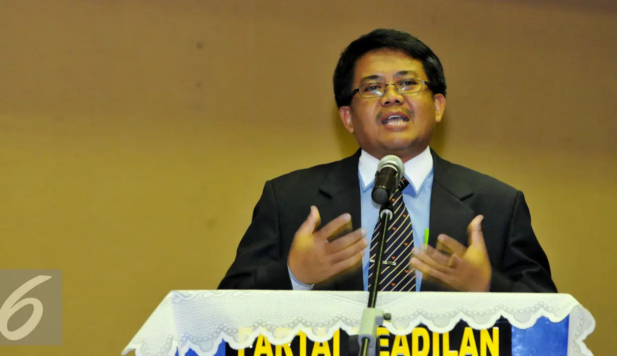 Presiden PKS, Sohibul Imam memberikan pemaparannya saat Seminar Kebangsaan 70 Tahun Kemerdekaan Indonesia, Jakarta, Rabu (26/08/2015). Diskusi dilandasi rasa tanggung jawab partai untuk mengokohkan semangat nasionalisme. (Liputan6.com/Andrian M Tunay)