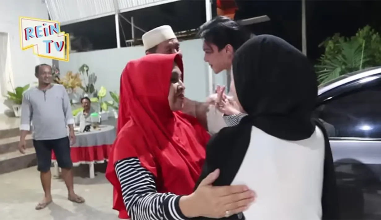 Rey Mbayang dan Dinda Hauw (Youtube/Rein Tv)