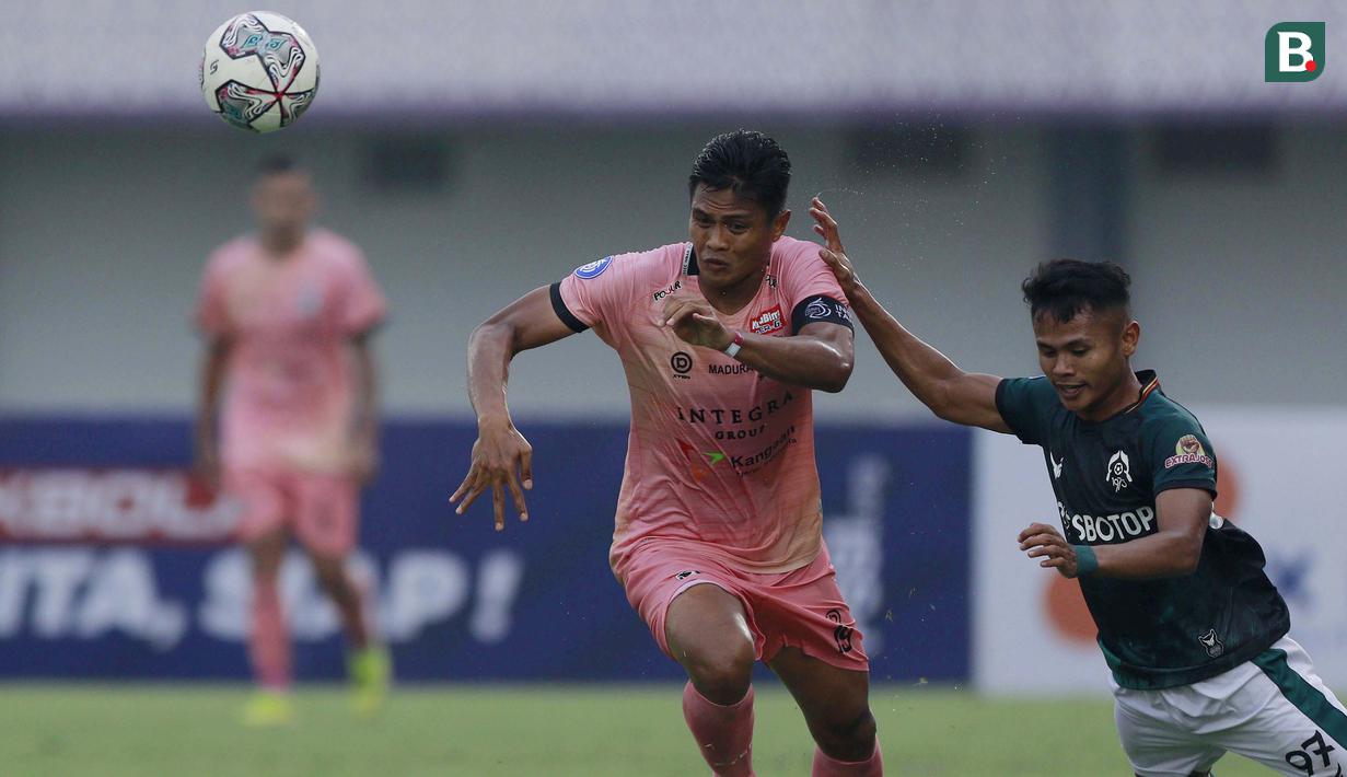 Fachruddin Aryanto. Bek tengah berusia 32 tahun ini adalah pemain andalan Madura United dalam kompetisi BRI Liga 1. Ia total telah bermain 10 laga, selalu menjadi starter dan selalu tampil penuh 90 menit dengan catatan 1 assist. (Bola.com/Ikhwan Yanuar)