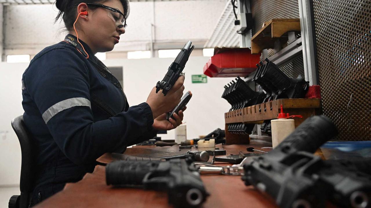 FOTO: Melihat Langsung Produksi Perdana Senapan Tempur Kolombia