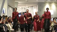Melihat koleksi Batik Pekalongan OE X Wilsen Willim