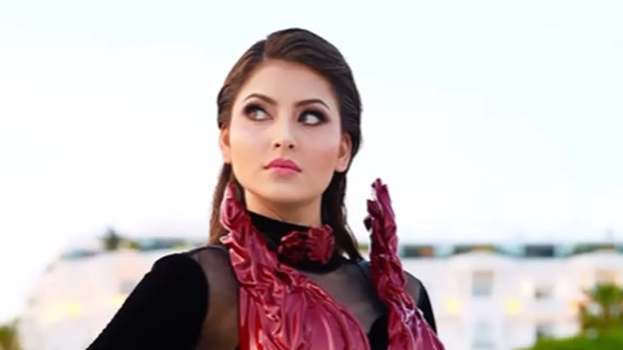Pesona Glowing Juri Miss Universe, Urvashi Rautela, Kenakan Gaun Makeup Skincare Lokal di Cannes Film Festival