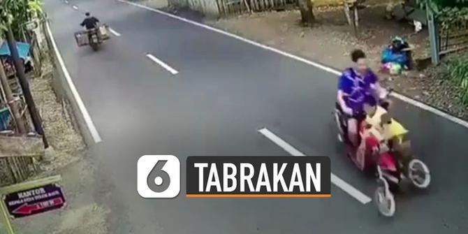 VIDEO: Detik-Detik Tabrakan Motor vs Sepeda, Gara-Gara Nyebrang Sembarangan