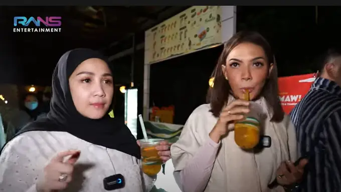 6 Momen Nagita Slavina Ajak Najwa Shihab Makan Bareng, Tampil Berhijab