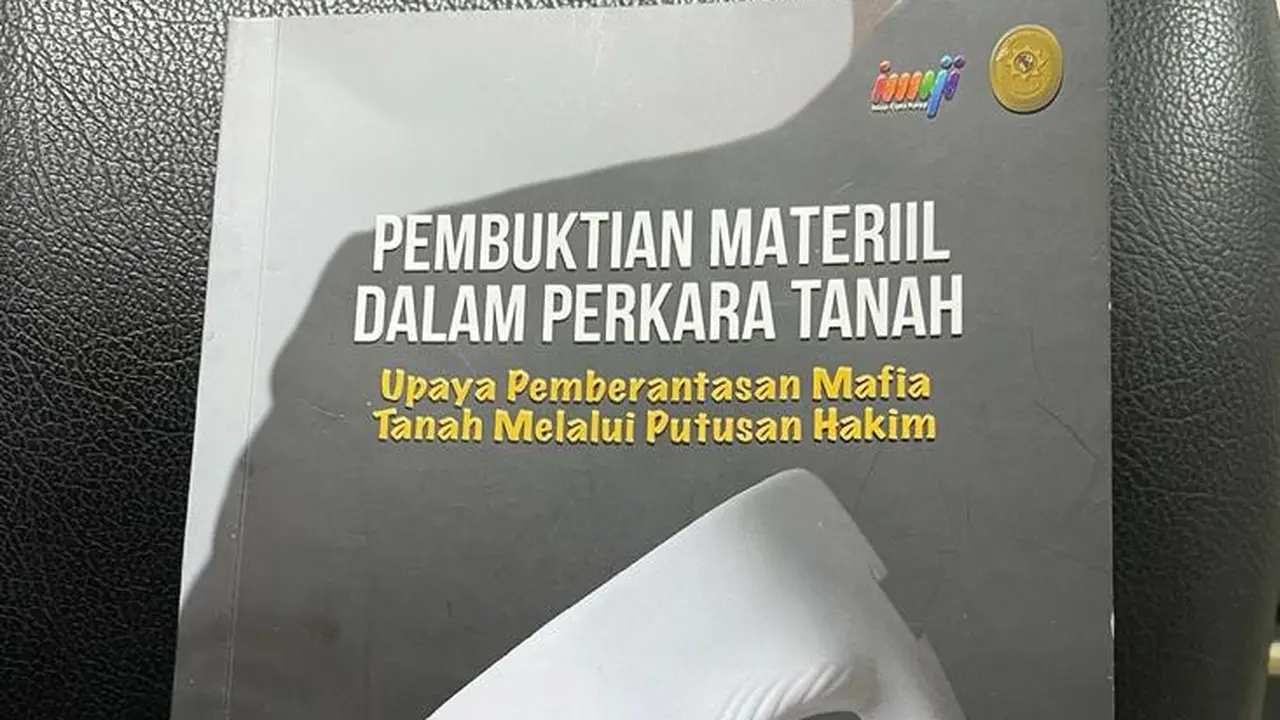 Hakim Agung Kamar Perdata Launching Buku Pembuktiaan Materiil Dalam Perkara Tanah