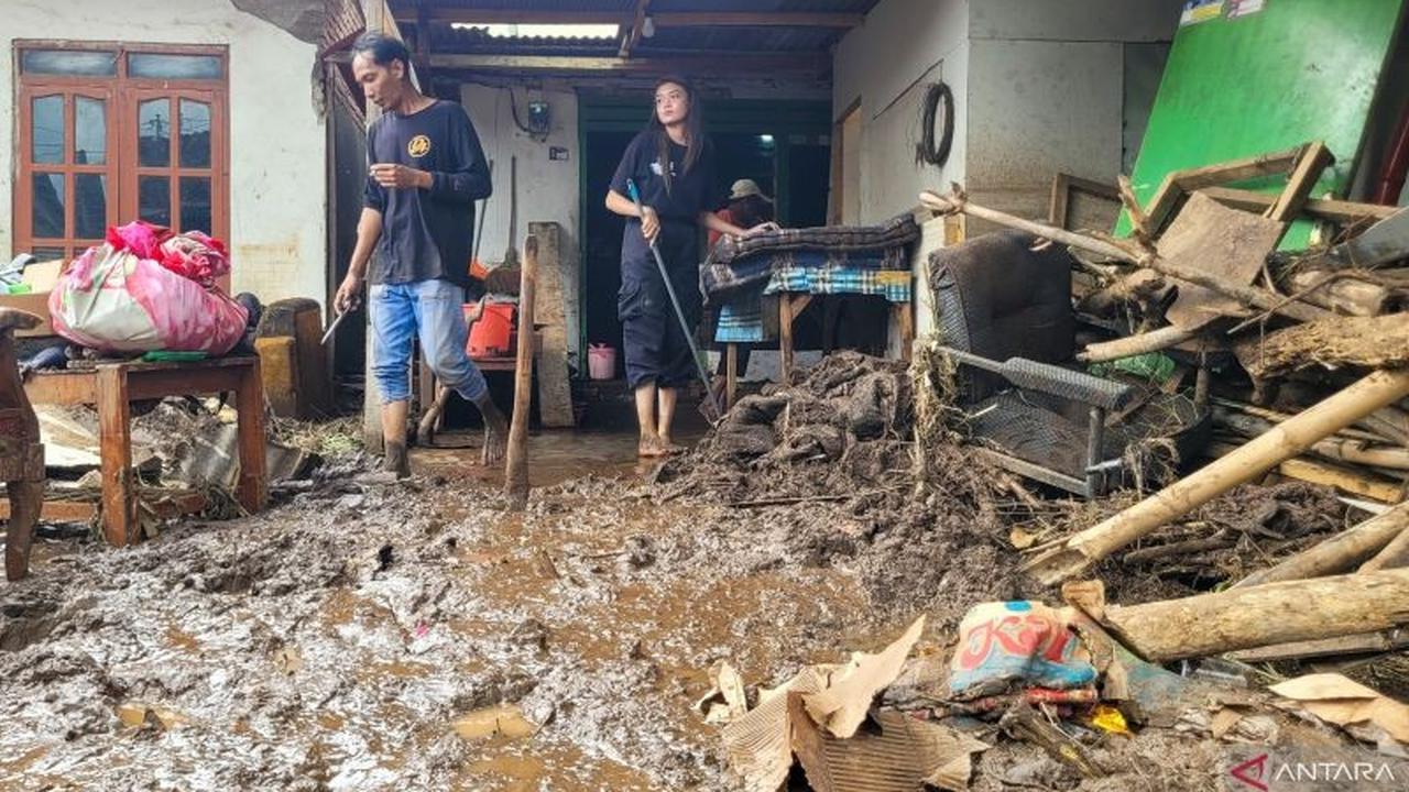 Gerak Cepat Pemkab Situbondo Tangani Banjir Bandang, Ribuan Rumah Terdampak dan Jalur Pantura Lumpuh Sementara