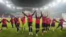 Pemain Bayer Leverkusen merayakan kemenangan atas Fortuna Duesseldorf pada laga semifinal DFB Pokal di Stadion BayArena, Kamis (4/4/2024). Hasil tersebut juga memperpanjang rekor Die Werkself menjadi 40 pertandingan tanpa kekalahan pada semua kompetisi musim ini. (AP Photo/Martin Meissner)