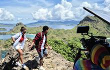 Dari Laut Biru yang Jernih hingga Bukit nan Eksotis, Intip Momen Marion Jola Eksplor Keindahan Labuan Bajo pada Iklan Terbaru Kuku Bima