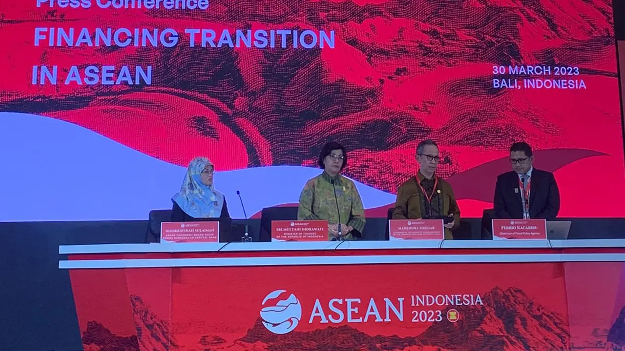 Menteri Keuangan (menkeu)  Sri Mulyani Indrawati dalam konferensi pers ASEAN Finance Minister And Central Bank Governors Meeting di Bali Nusa Dua Convention Center 1 (BNDCC 1), Nusa Dua, Bali Jumat (30/3/2023).