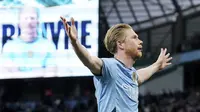 Gelandang Manchester City, Kevin De Bruyne, merayakan gol yang dicetaknya ke gawang Wolverhampton Wanderers pada pekan 35 Liga Inggris 2024/2025 di Etihad Stadium, Sabtu (3/5/2025) dini hari WIB. (Martin Rickett/PA via AP)