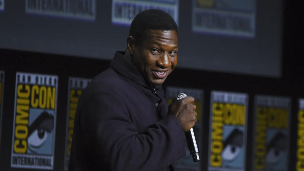 Jonathan Majors menghadiri Comic-Con International di San Diego, Sabtu (23/7/2022). (Foto oleh:  Richard Shotwell/Invision/AP)