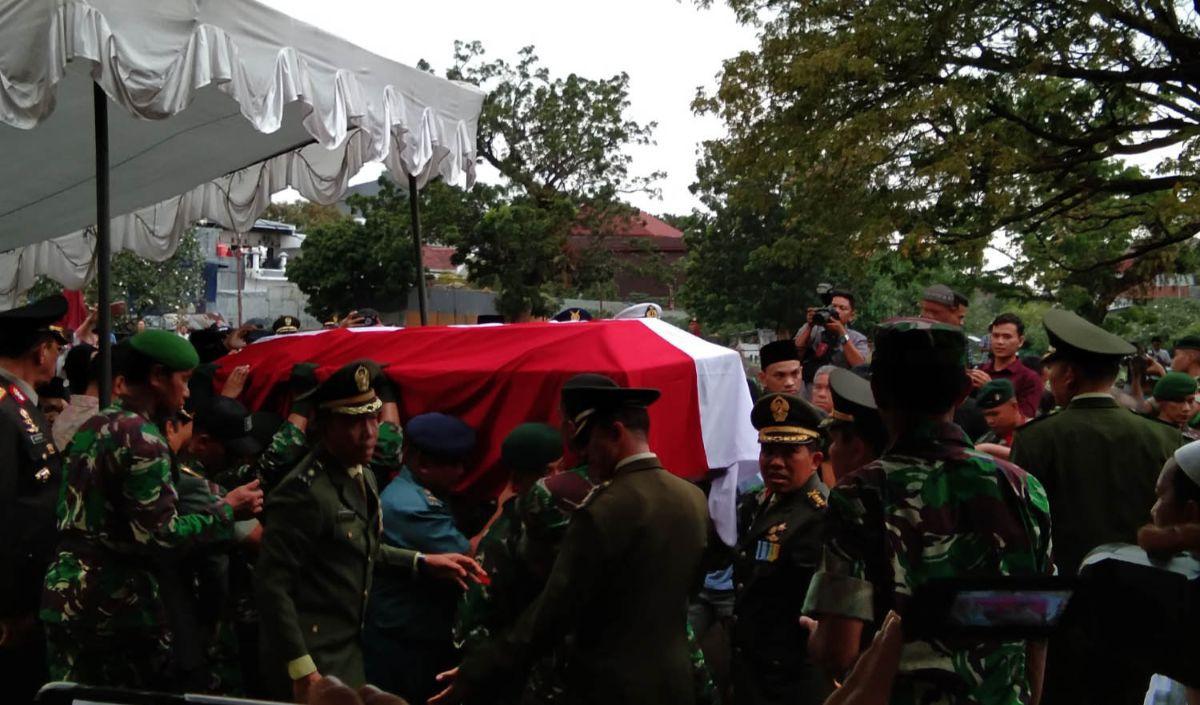 Sang jenderal menghembuskan napas terakhir di usia 66 tahun akibat penyakit kanker usus yang dideritanya. <br>