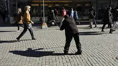 Pemerintah kota Eskilstuna, Swedia terbitkan surat izin mengemis. Harganya Rp372 ribu berlaku selama tiga bulan.