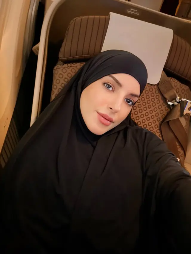 Potret Tasya Farasya Berangkat Umrah di Penghujung 2025, Tampil Anggun dengan Hijab dan Busana Serba Hitam