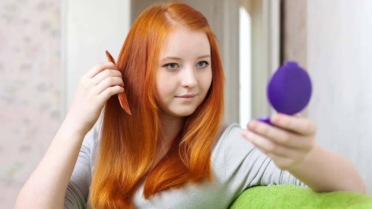 Gak Perlu Ke Salon, Begini Cara Mengembalikan Warna Rambut Secara Alami (photo by freepik.com)