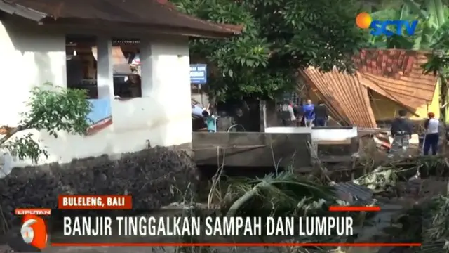 Banjir Singaraja Surut, Warga Gotong Royong Bersihkan Rumah