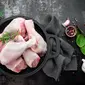 Pastikan daging ayam yang akan kita olah layak dikonsumsi./Copyright shutterstock.com