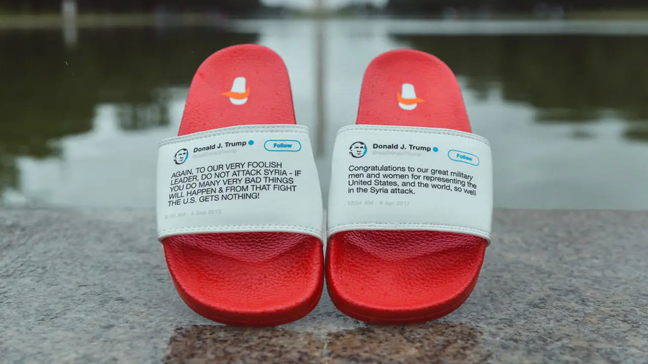 Sandal bertuliskan tweet Presiden Donald Trump (Sam Morrison / PresidentFlipFlops.com)