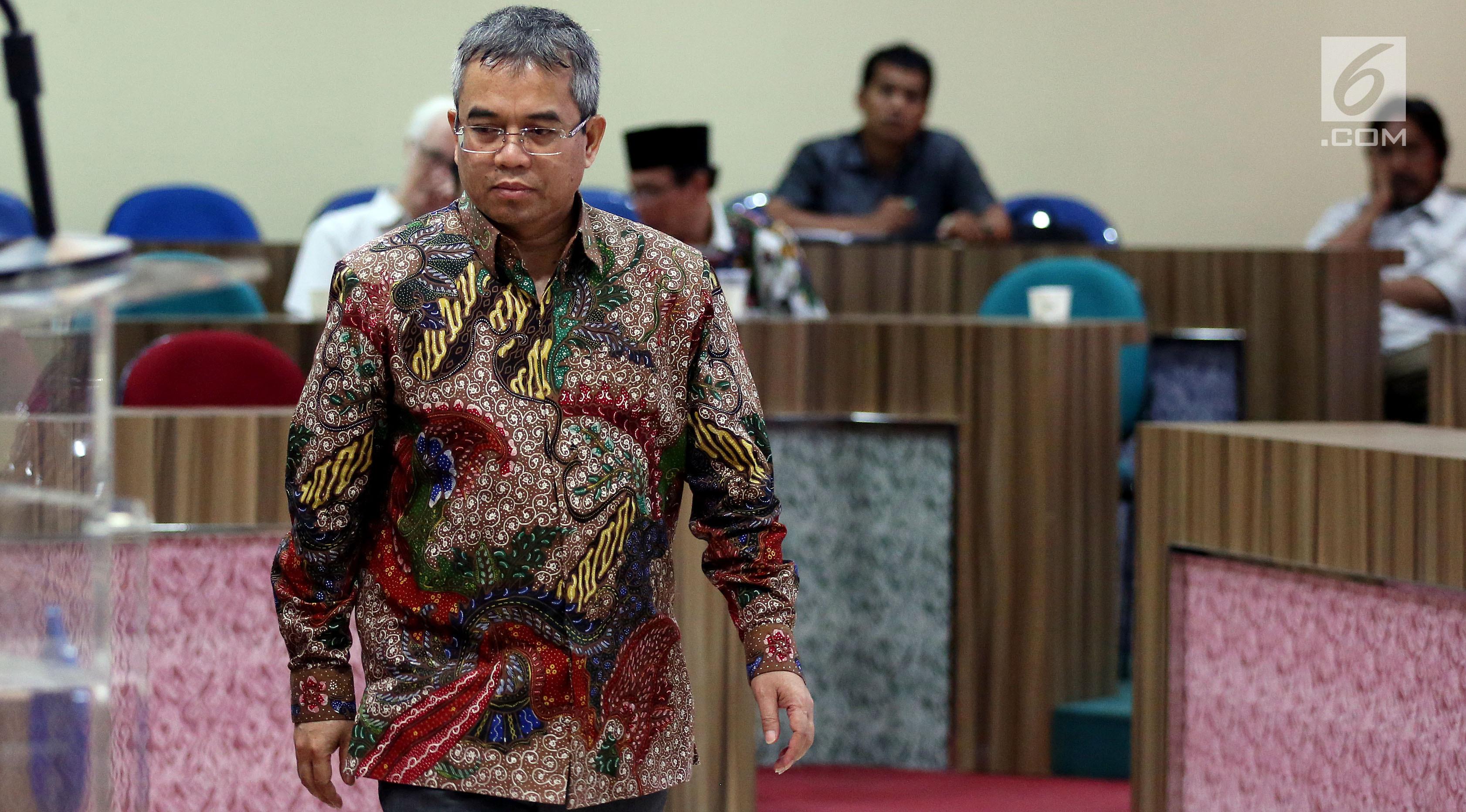 Kepala Pelaksana Unit Kerja Presiden Pembinaan Ideologi Pancasila (UKP-PIP) Yudi Latif saat hadir dalam diskusi, di Jakarta, Rabu (13/12).  Diskusi tersebut membahas 