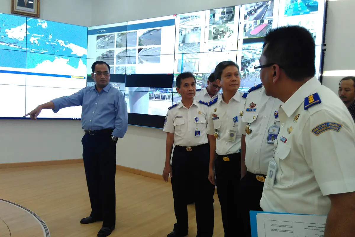 Libur Natal, Menhub Budi Karya memantau arus lalu lintas lewat teleconference. (Foto: Liputan6.com/Fiki Ariyanti)