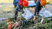 Gerakan Bersih Sungai Ciliwung jelang peringatan Hari Lingkungan Hidup Sedunia 2022. (dok. Biro Humas KLHK)