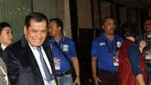 Nurdin Halid, Mantan Ketua Umum PSSI. (Bola.com/Nicklas Hanoatubun)