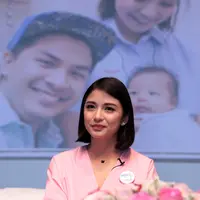 Pemeran dalam sinetron Rahasia Cinta itu juga tidak mau kehilangan momen pertumbuhan buah hatinya yang kini berusia tiga bulan. (Deki Prayoga/Bintang.com)