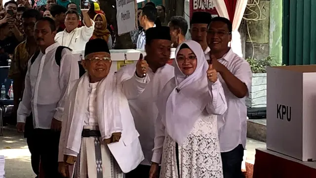 Cawapres Ma';ruf Amin usai mencoblos