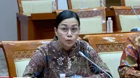 Menteri Keuangan (Menkeu) Sri Mulyani Indrawati, di DPR, Jakarta, Jumat (14/2/2025). Sri Mulyani buka suara soal pemangkasan anggaran. (Liputan6.com/Tira)