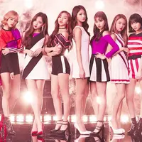 TWICE merupakan salah satu girlband yang populer. Meskipun kepopuleran memberikan berbagai keutungan, akan tetapi TWICE juga mengalami beberapa hal yang merugikan. (Foto: soompi.com)