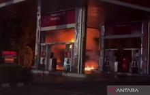 Ngeri! Mobil Tangki BBM Terbakar di SPBU Kemanggisan, Kerugian Capai Rp2,5 Miliar dan Satu Orang Luka