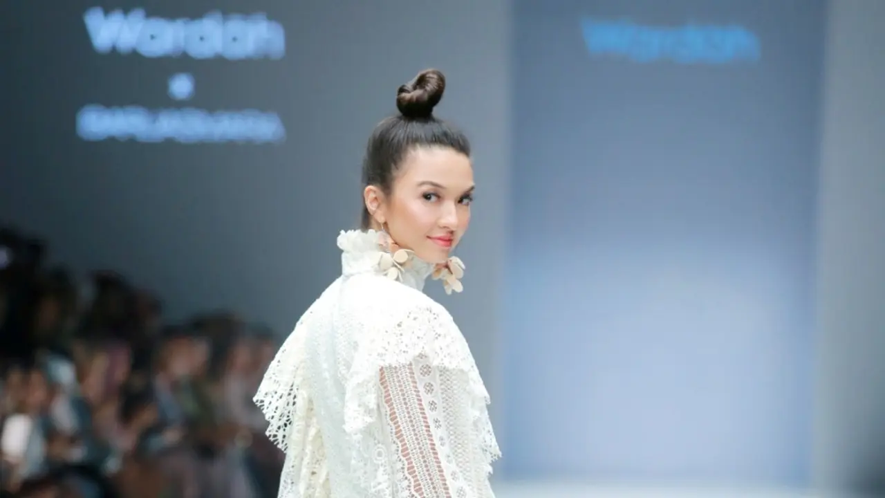 The Unstoppable You - Paris makeup look - Barli Asmara / Image: Wardah eksklusif