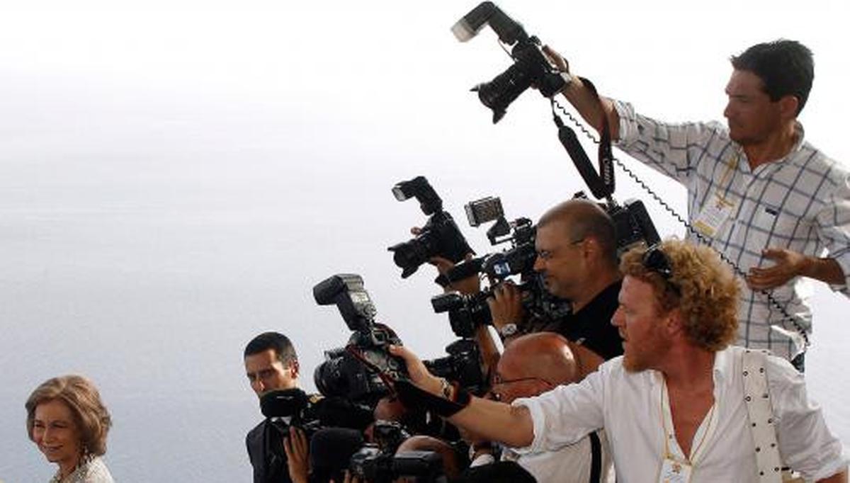 Aksi para paparazzi memburu gambar bintang ternama