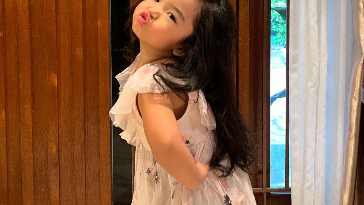Lucunya Xarena Anak Siti Badriah dengan Rambut Lurus, bak Barbie Hidup