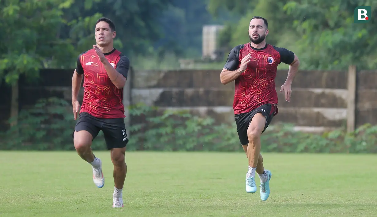 Jordi Amat tentu bukan nama sembarangan. Bek tengah berusia 33 tahun itu masih menjadi bagian dari Timnas Indonesia. Selain itu, Amat juga punya segudang pengalaman di Eropa. (Bola.com/M Iqbal Ichsan)
