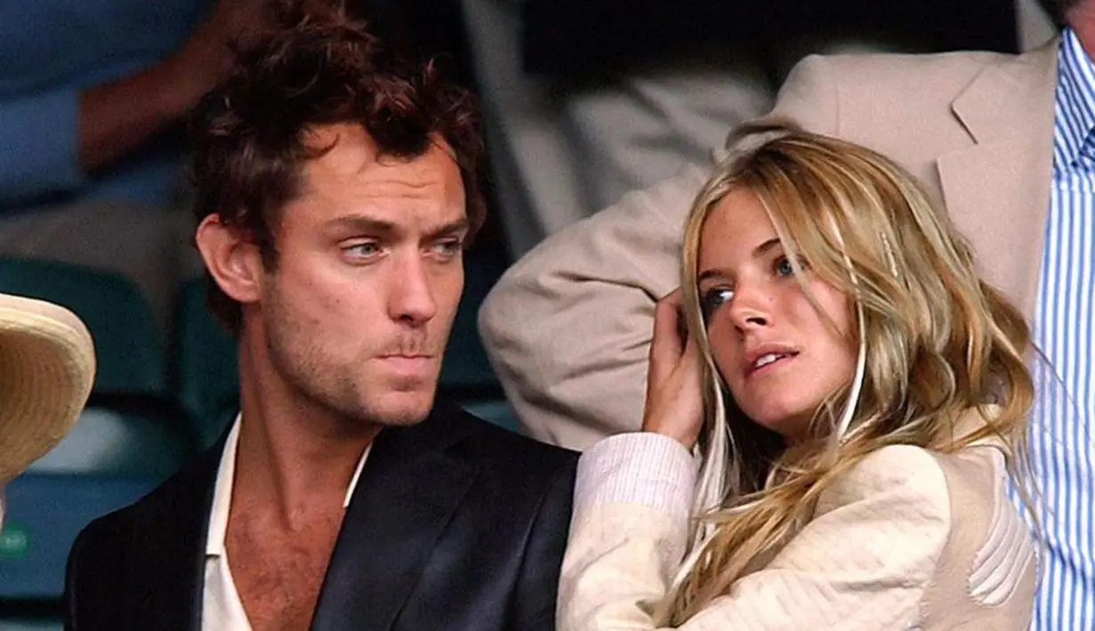 Jude Law selingkuh dengan pengasuh anaknya. Hal itu yang membuat pertunangan dengan Sienna Miller berakhir. (The Sun)