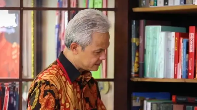 Gubernur Jawa tengah Ganjar Pranowo memiliki hobi membaca dan mengoleksi buku sejarah/Istimewa.