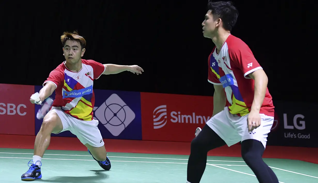 Ganda putra peringkat ke-23 BWF, Pramudya Kusumawardana/Yeremia Erich Yoche Yacob Rambitan gagal ke final usai kalah dari pasangan Malaysia unggulan ke-8, Goh Sze Fei/Nur Izzuddin dengan dua game langsung, 18-21, 18-21. (AFP/PBSI)