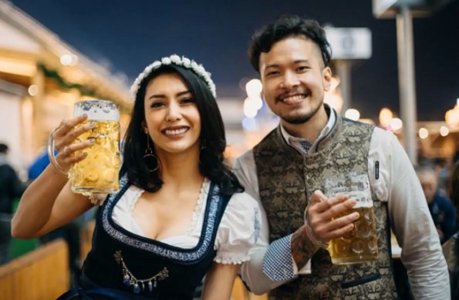 Tyas Mirasih dan Raiden Soedjono saat menghadiri Festival Bir di Munich, Jerman (Instagram/@tyasmirasih)