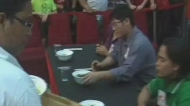 [VIDEO] Lomba Imlek, Adu Cepat Makan Mie Berhadiah RP 20 Juta
